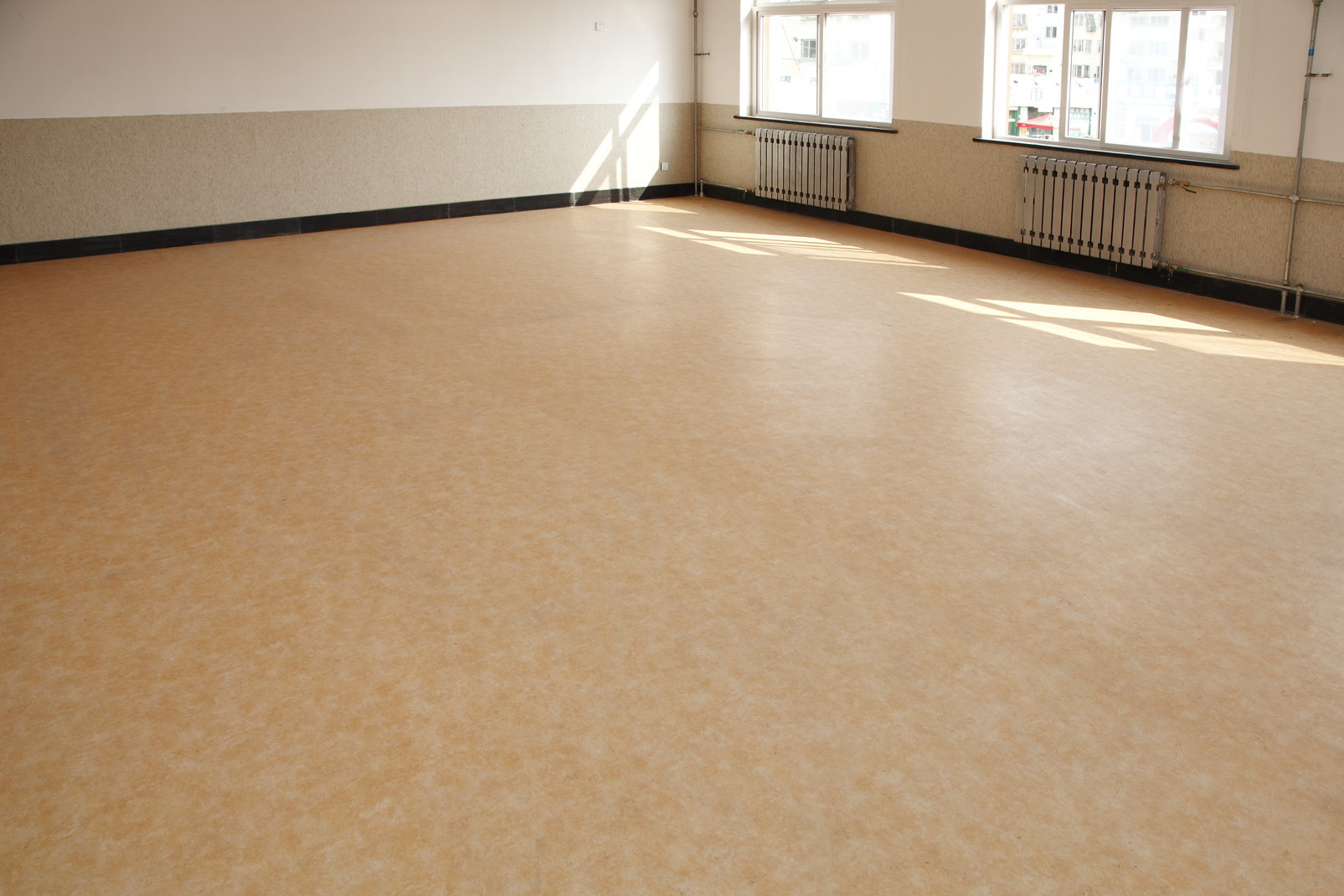 塑料地板革 塑胶地板贴地板胶家用卧室满铺PVC运动地板便批河南-阿里巴巴