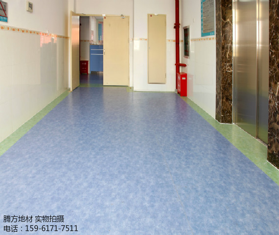 PVC地板是便于清洁的地面材料