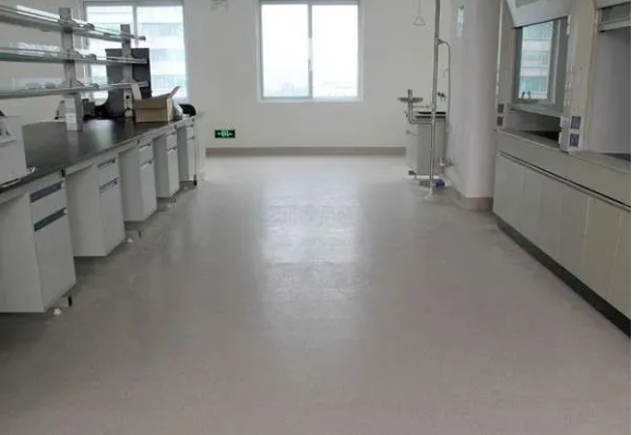 实验室为什么选择PVC塑胶地板?