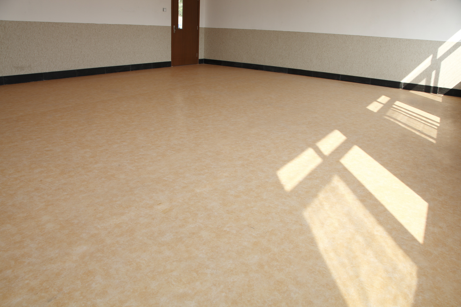 PVC地板，办公场所的最佳之选【腾方PVC地板】