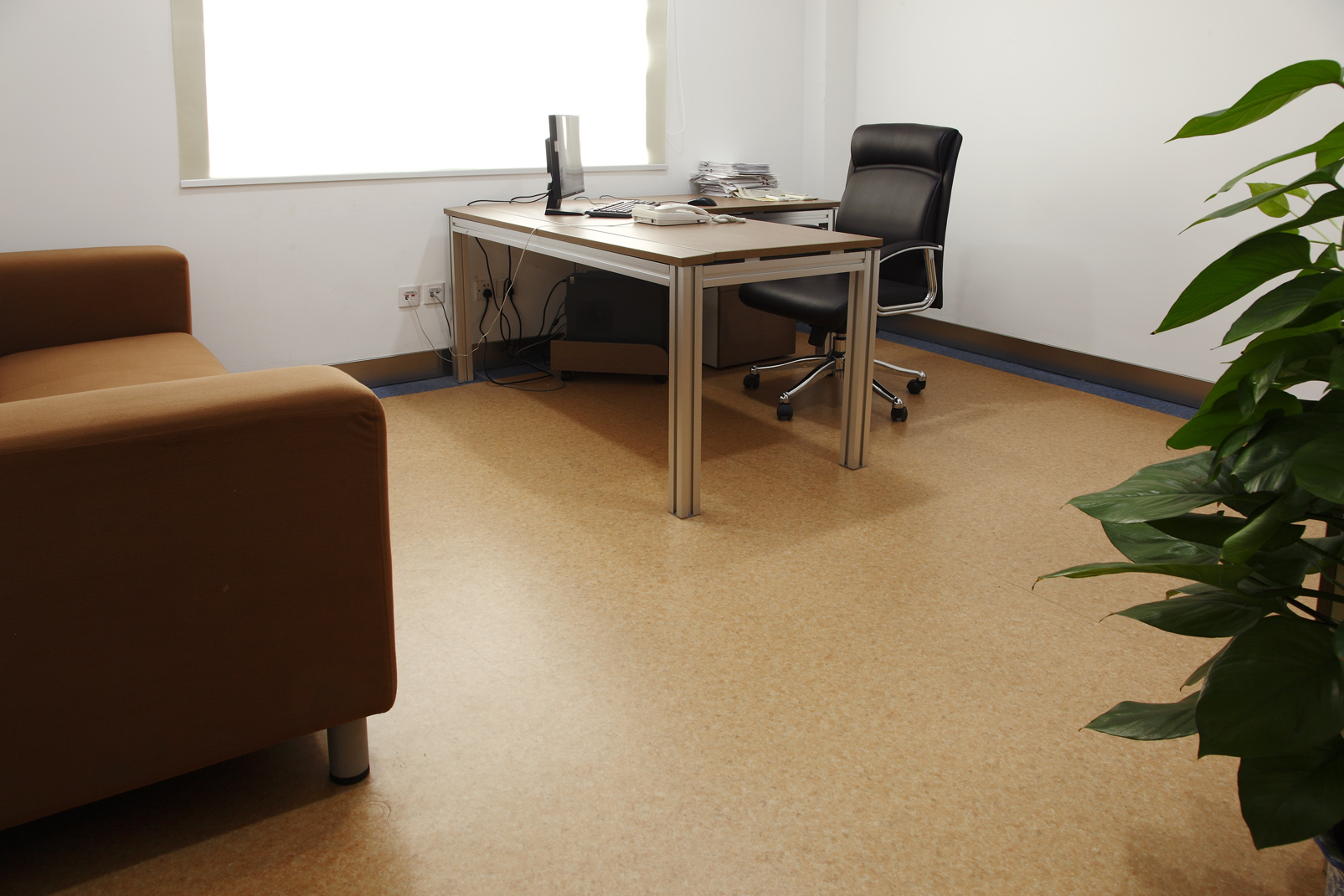 办公室选用哪种PVC地板【腾方PVC地板】