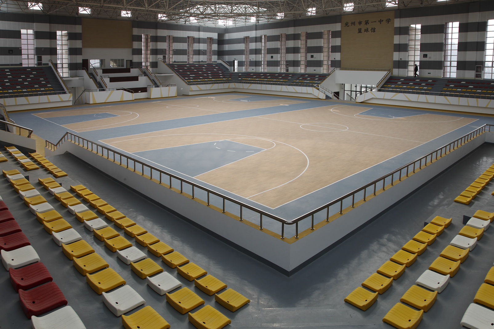 为什么越来越多的体育场所都在选用PVC运动塑胶地板【腾方PVC地板】