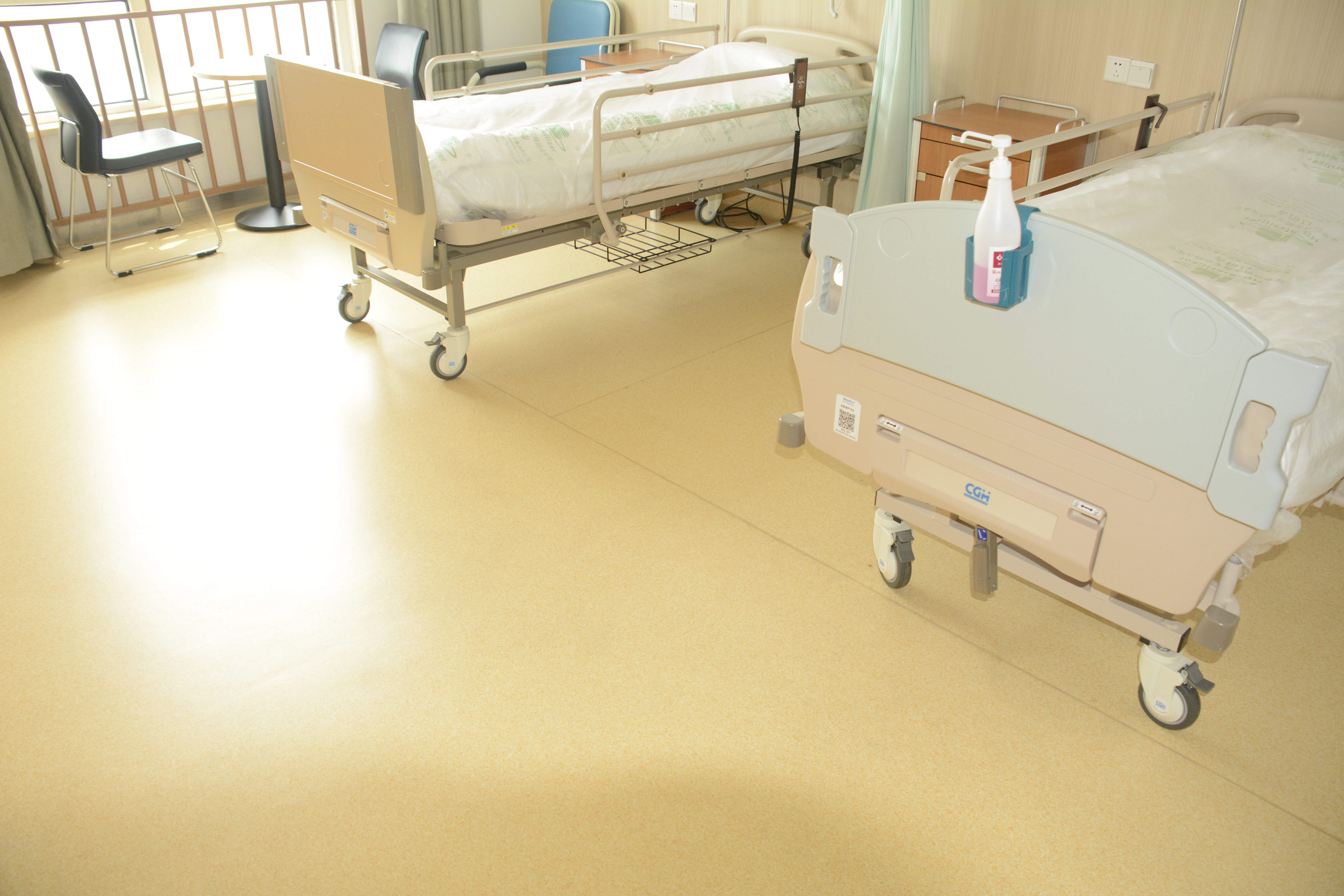 为何医院PVC塑胶地板医疗场所喜爱？【腾方PVC地板】