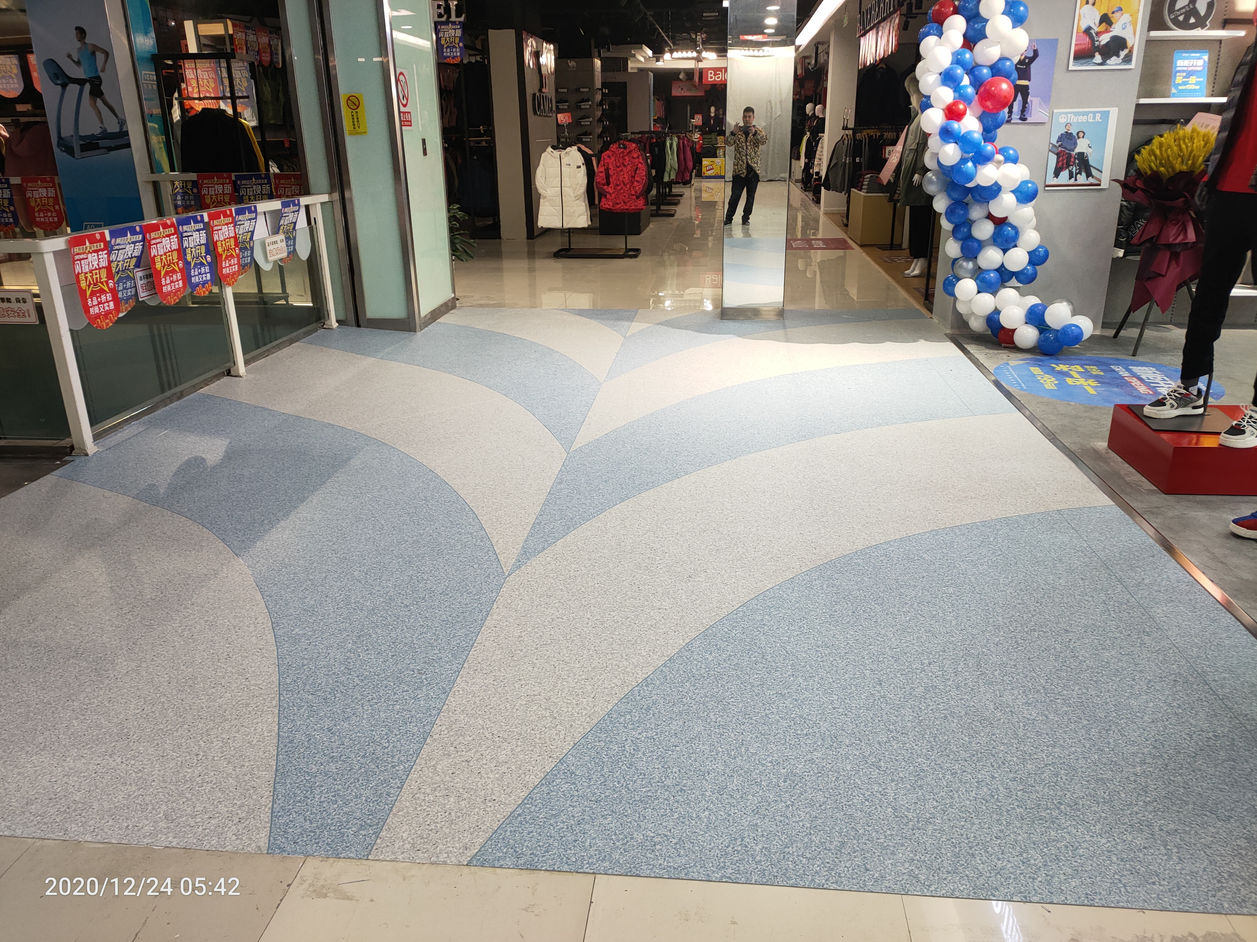 商场PVC塑胶地板该如何正确选择【腾方PVC塑胶地板】
