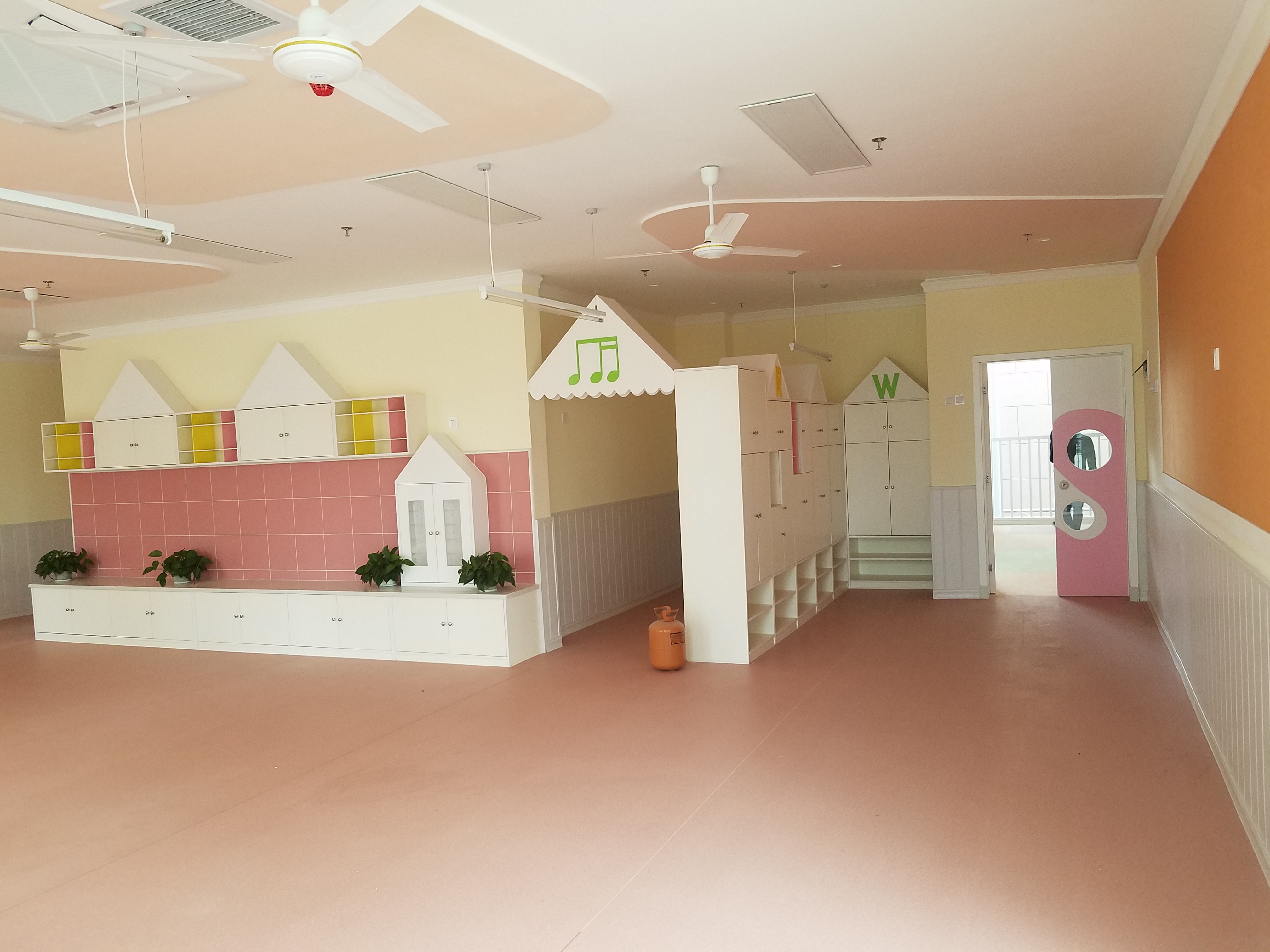 选择幼儿园地面装修材料应该考虑的几点因素【腾方PVC地板】
