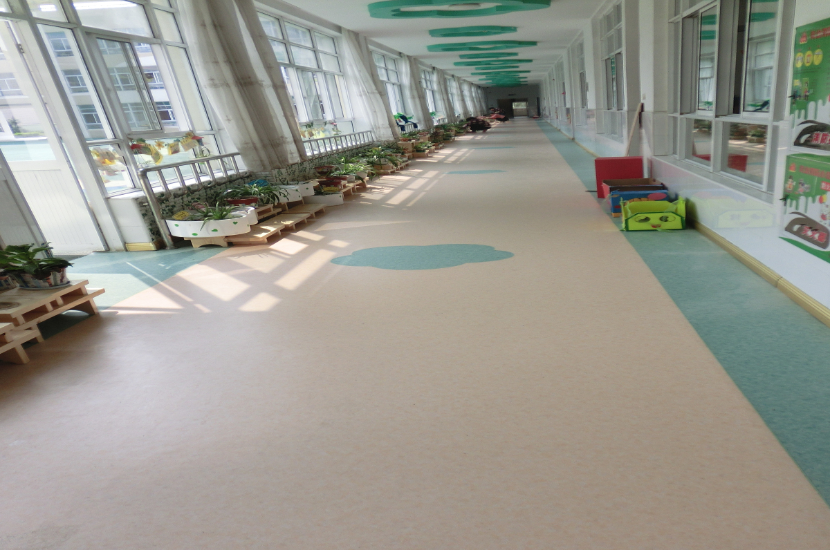 幼儿园地胶一般选用多厚的【腾方PVC地板】