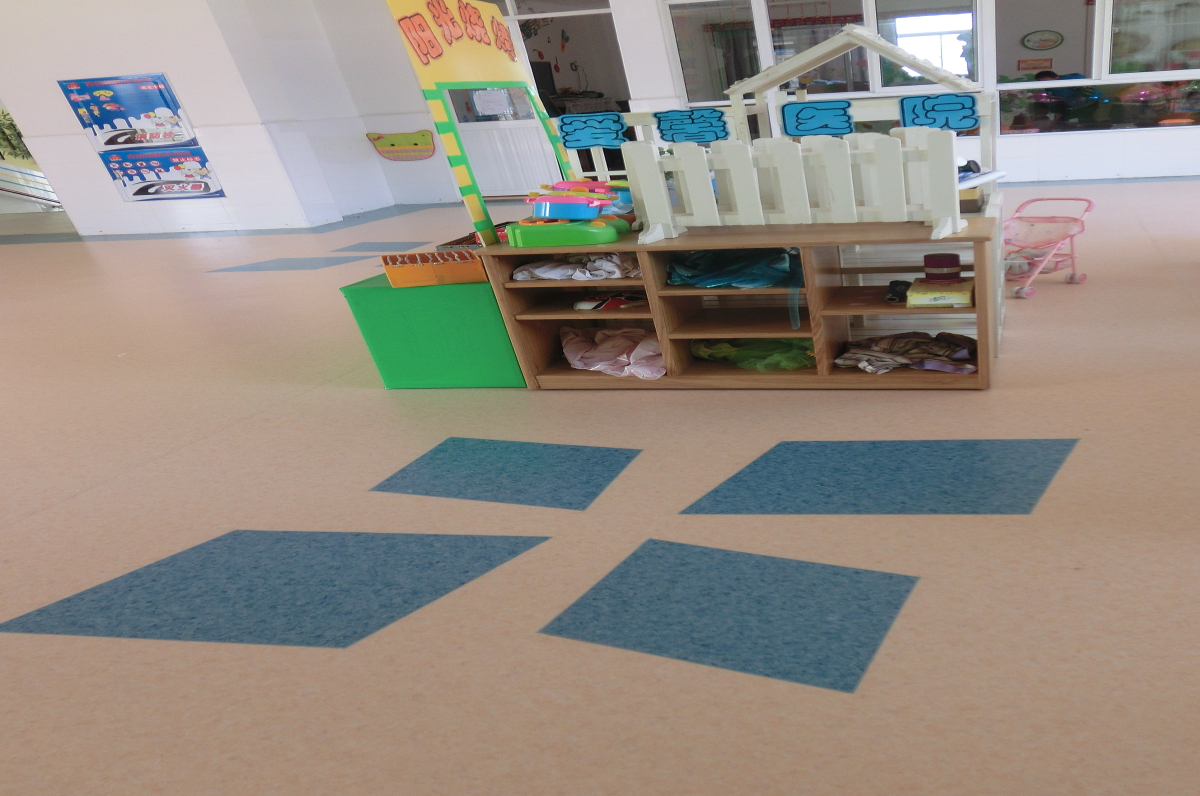 幼儿园铺设塑胶地板的好处【腾方PVC地板】