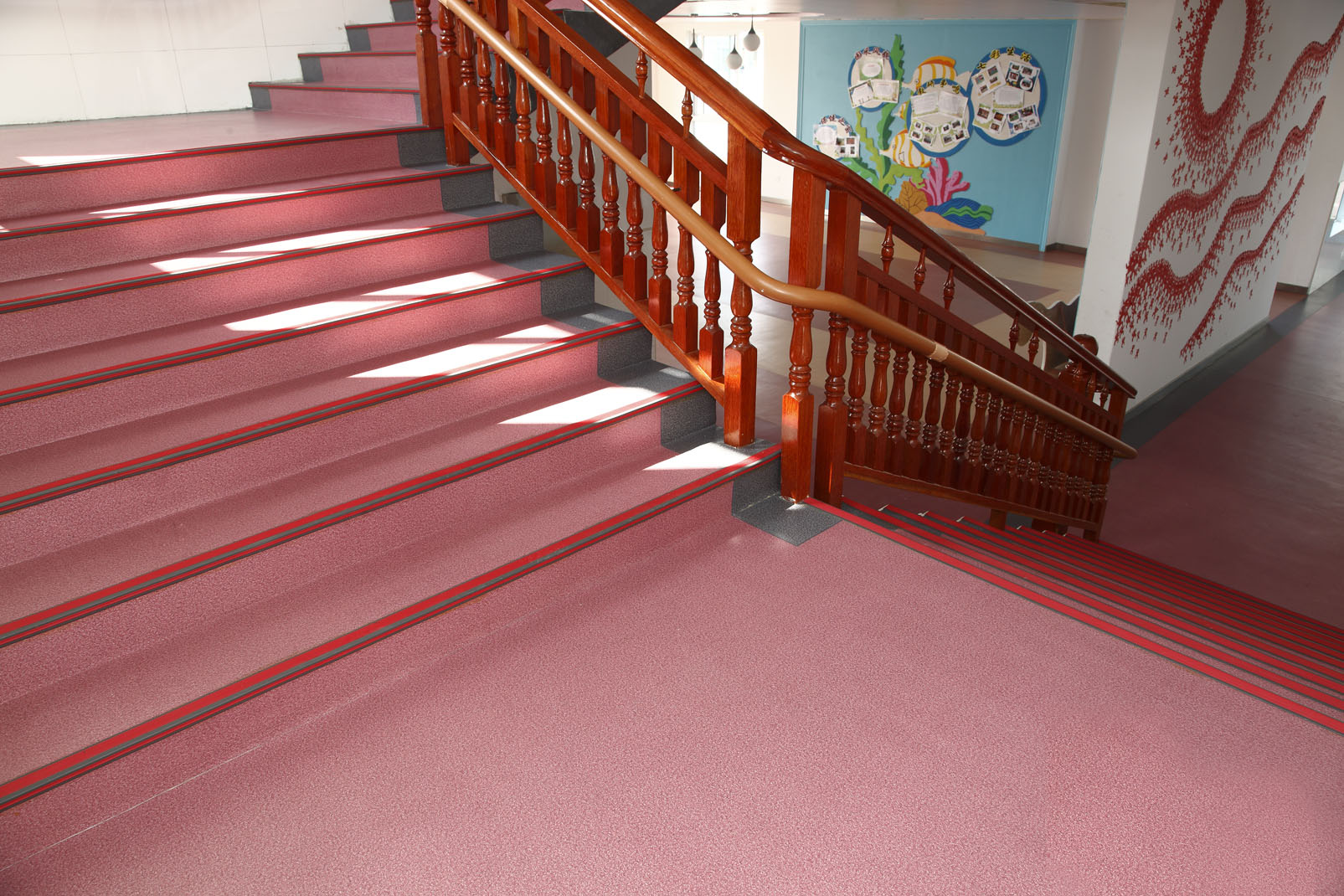 幼儿园为什么要铺装PVC楼梯踏步【腾方PVC地板】