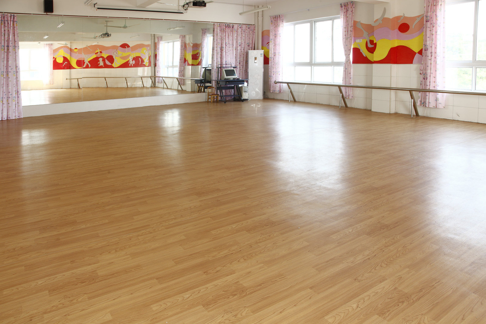PVC地板是幼儿园地面装饰的不二之选【腾方PVC地板】