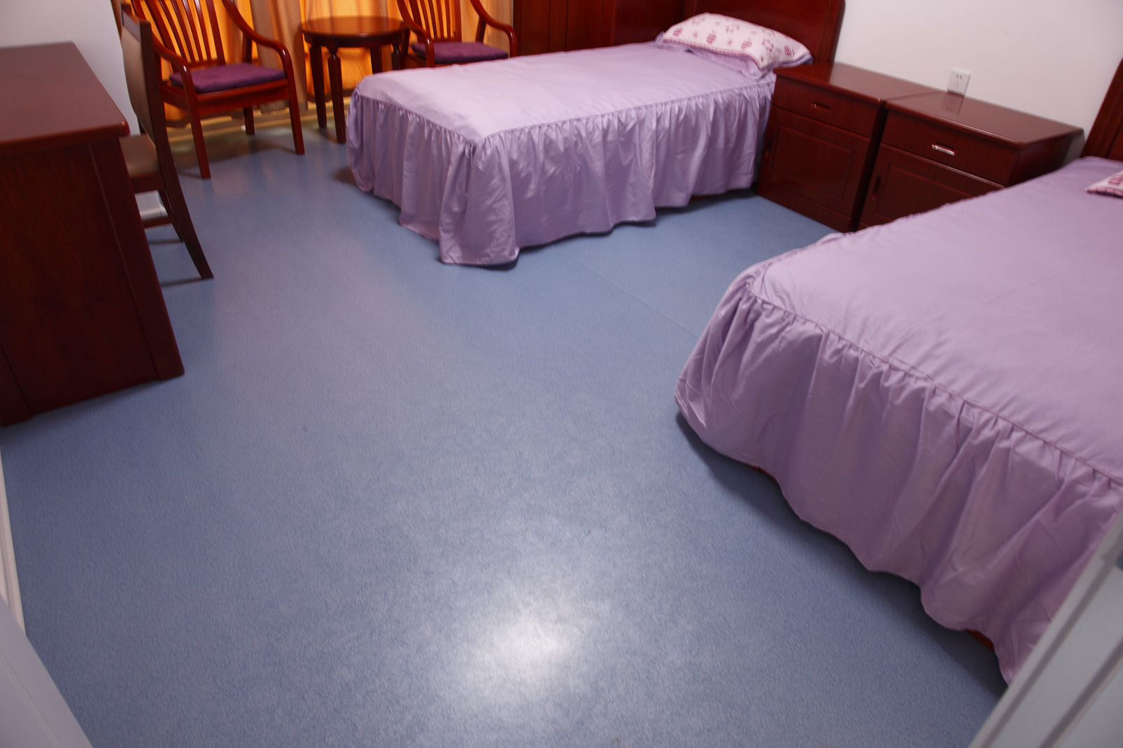 养老院塑胶地板应该满足的特性【腾方PVC地板】