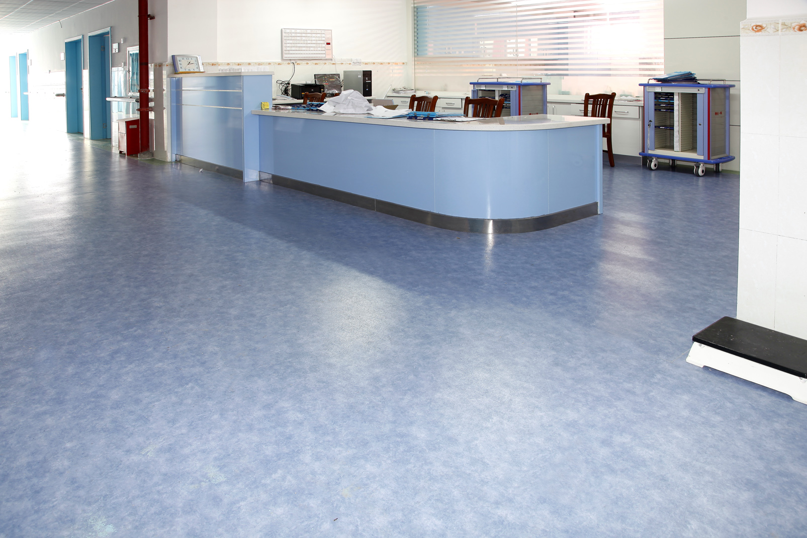 医院为什么会选择同质透心地板【腾方PVC地板】