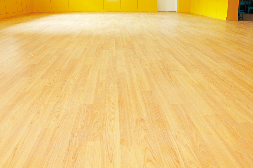 木纹地胶板是办公室地面材质的最佳之选【腾方PVC地板】