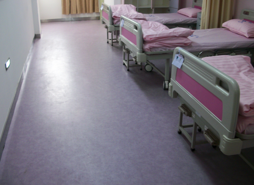 医院专业塑胶地板1平方米多少钱【腾方PVC地板】
