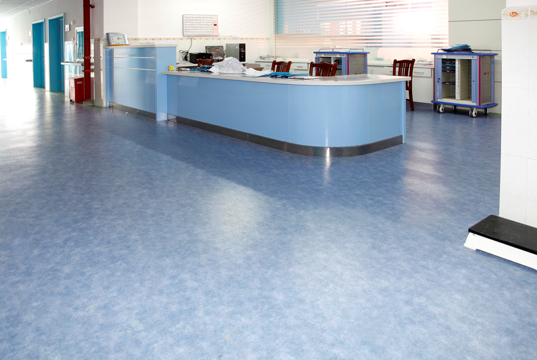医院走廊塑胶地板，助力疫情防控，我们在行动【腾方PVC地板】